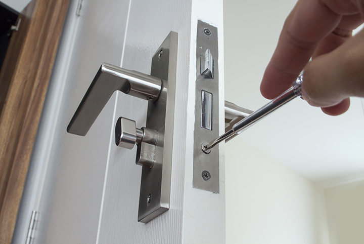 Our local locksmiths are able to repair and install door locks for properties in North Kensington and the local area.